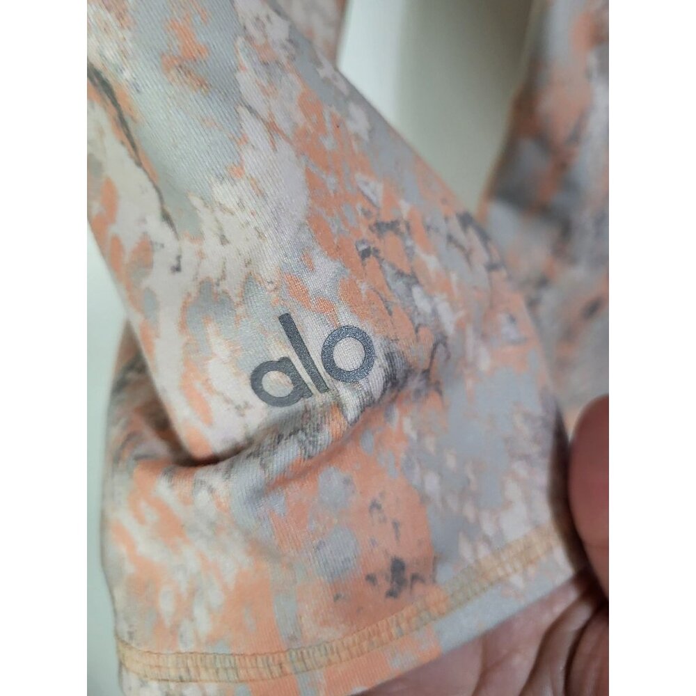 ALO Capri Cropped Legging Snake Print Peach Silver SZ M - Picture 3 of 8